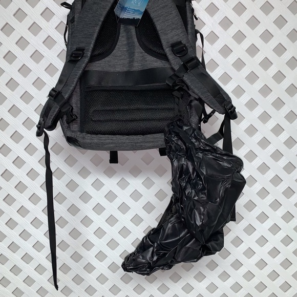 NWT Lotile Camera Backpack with Raincover - Picture 7 of 12